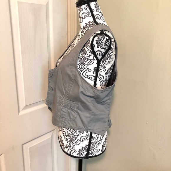 Two vests - Picture 2 of 6